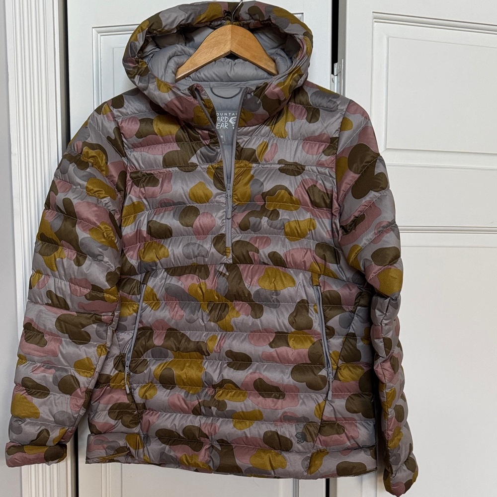 Mountain Hardwear down pullover puffer S!
Excellent like new!